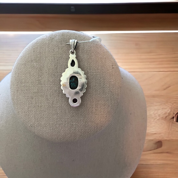 Sterling Silver Spiny Oyster & Red Garnet Pendant - Picture 3 of 8